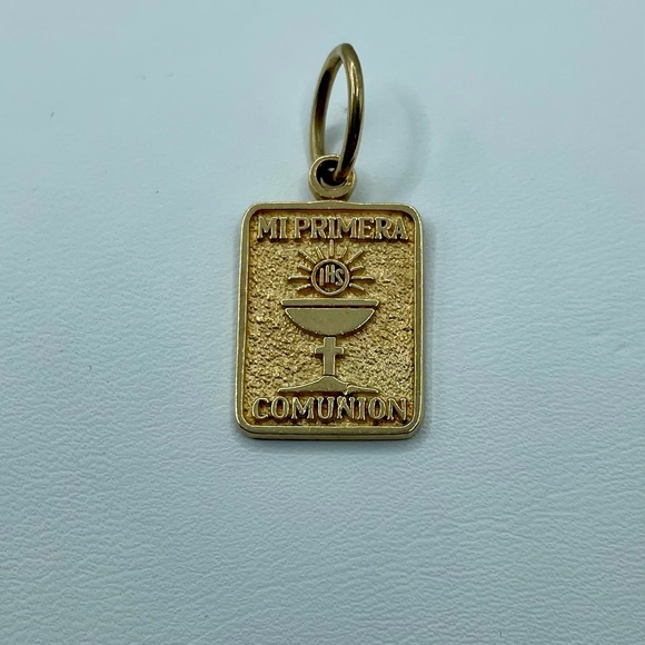 Solid 14k Yellow Gold Mi Primera Comunion Pendant 1st Communion Charm Religious - Picture 1 of 6